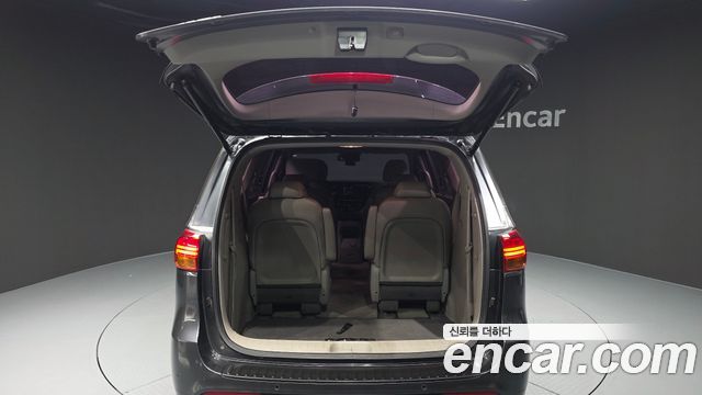 Kia Canival 2017 — photo 26