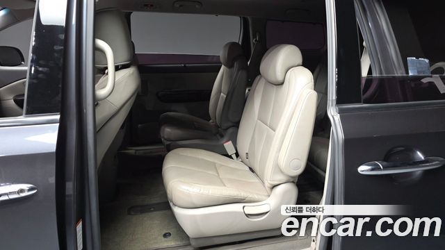 Kia Canival 2017 — photo 16