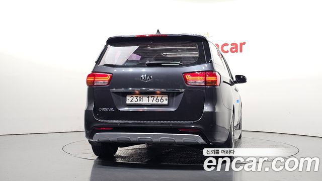 Kia Canival 2016 — photo 4