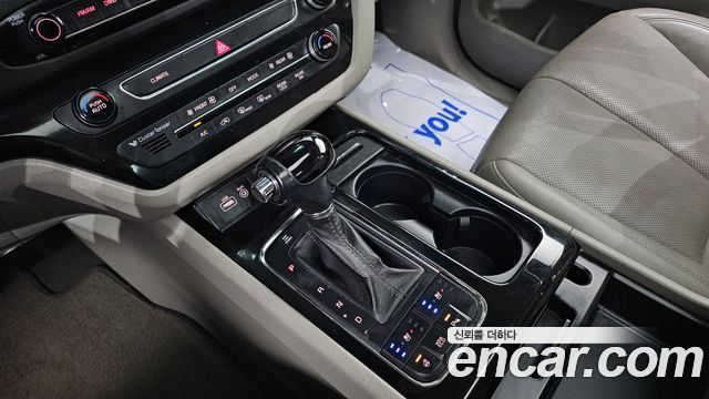 Kia Canival 2016 — photo 9