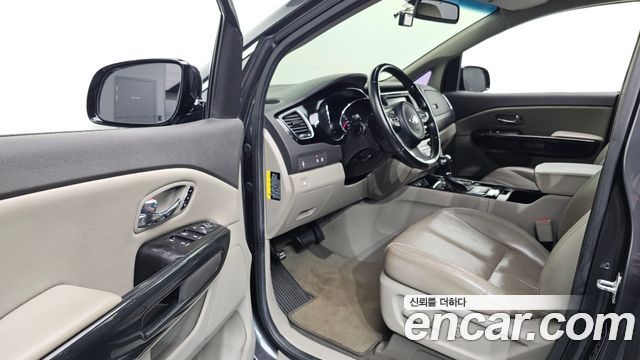 Kia Canival 2016 — photo 10