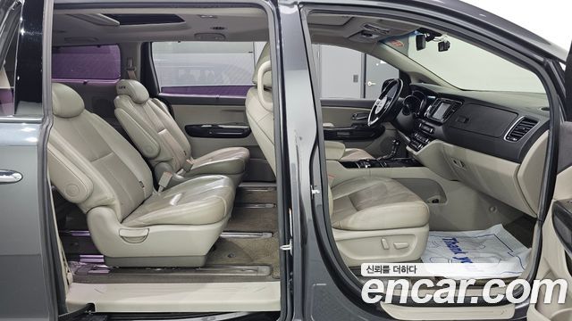Kia Canival 2016 — photo 11