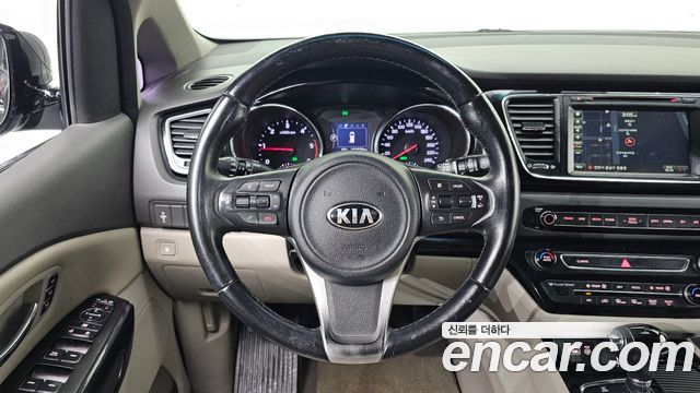 Kia Canival 2016 — photo 13