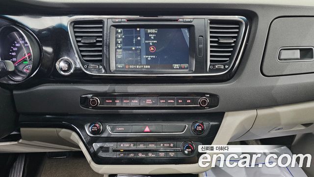 Kia Canival 2016 — photo 14