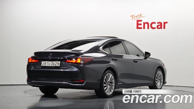 Lexus ES 2022 — photo 2