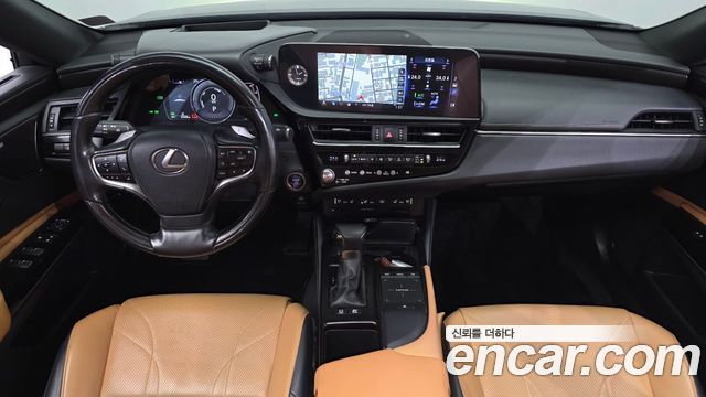 Lexus ES 2022 — photo 10