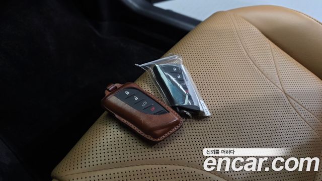 Lexus ES 2022 — photo 31
