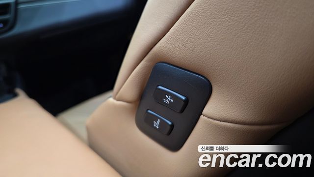 Lexus ES 2022 — photo 33