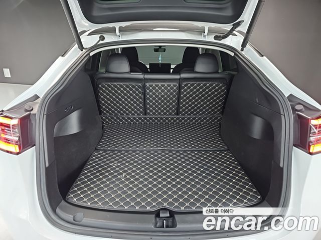 Tesla Model Y 2022 — photo 19