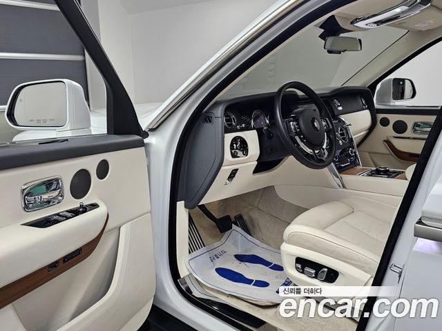 Rolls-Royce Cullinan 2022 — photo 11