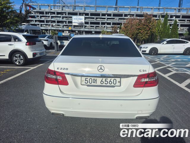 Mercedes-Benz E-Class 2013 — photo 4