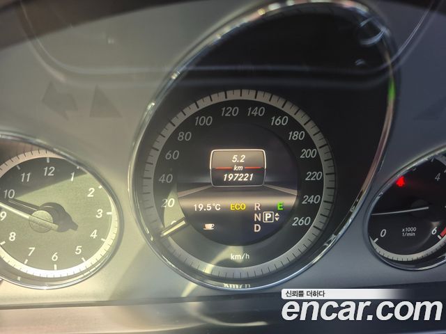 Mercedes-Benz E-Class 2013 — photo 5