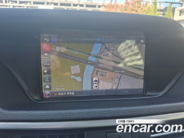 Mercedes-Benz E-Class 2013 — photo 8