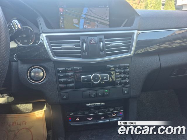 Mercedes-Benz E-Class 2013 — photo 10