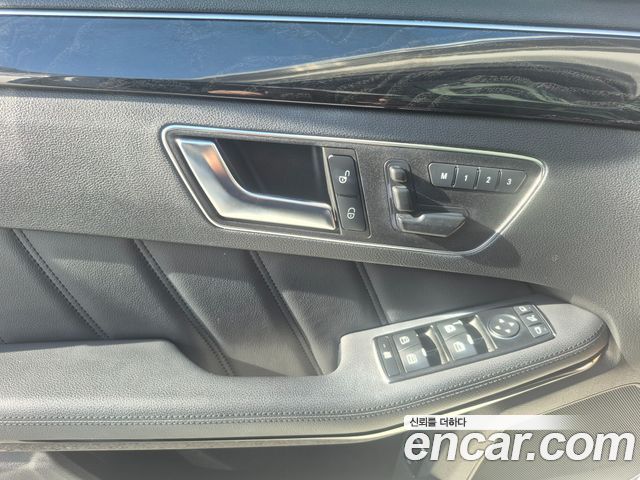 Mercedes-Benz E-Class 2013 — photo 14