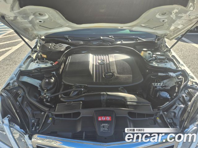 Mercedes-Benz E-Class 2013 — photo 18