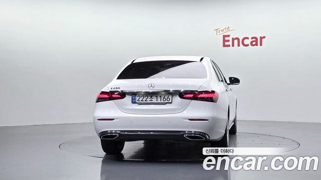 Mercedes-Benz E-Class 2021 — photo 4