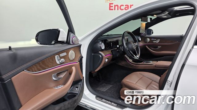 Mercedes-Benz E-Class 2021 — photo 13