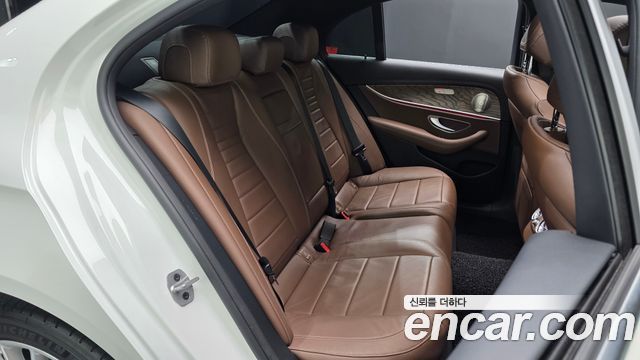 Mercedes-Benz E-Class 2021 — photo 17
