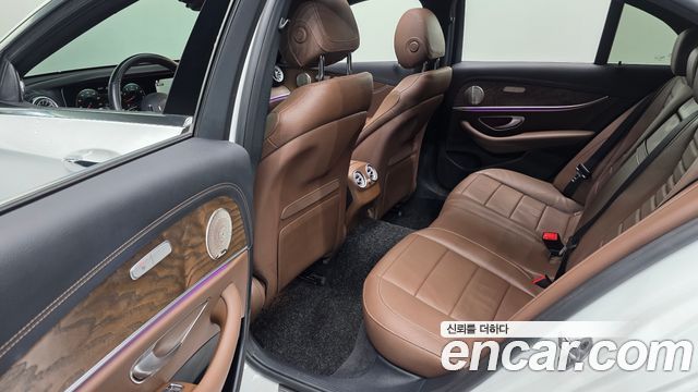 Mercedes-Benz E-Class 2021 — photo 18