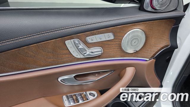 Mercedes-Benz E-Class 2021 — photo 26
