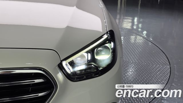 Mercedes-Benz E-Class 2021 — photo 8