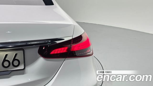 Mercedes-Benz E-Class 2021 — photo 9