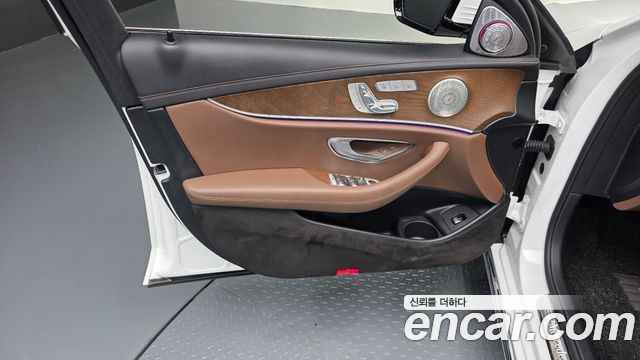 Mercedes-Benz E-Class 2021 — photo 14