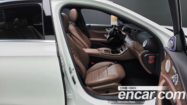 Mercedes-Benz E-Class 2021 — photo 16