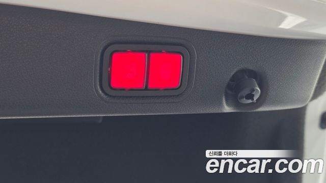 Mercedes-Benz E-Class 2021 — photo 32