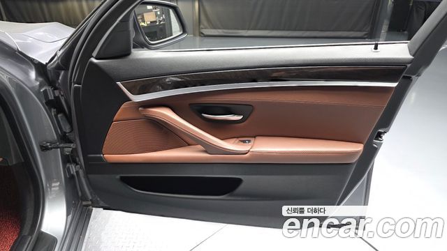 BMW 5-Series 2013 — photo 14