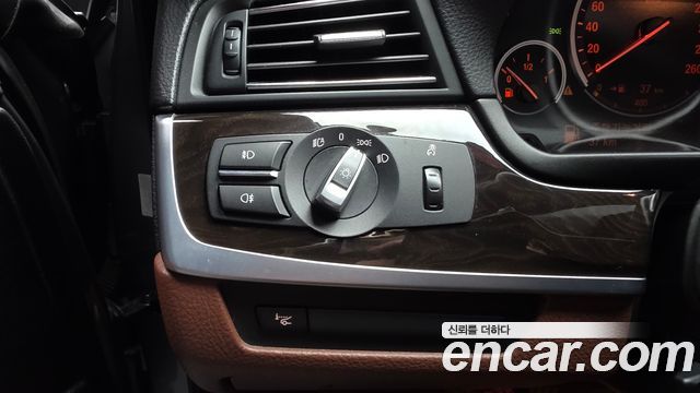 BMW 5-Series 2013 — photo 29