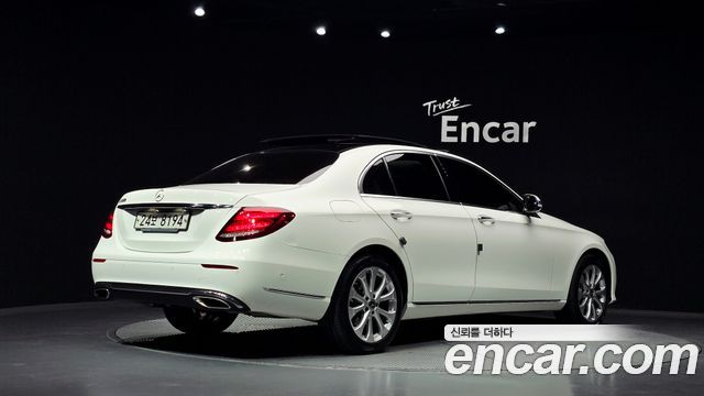 Mercedes-Benz E-Class 2019 — photo 2