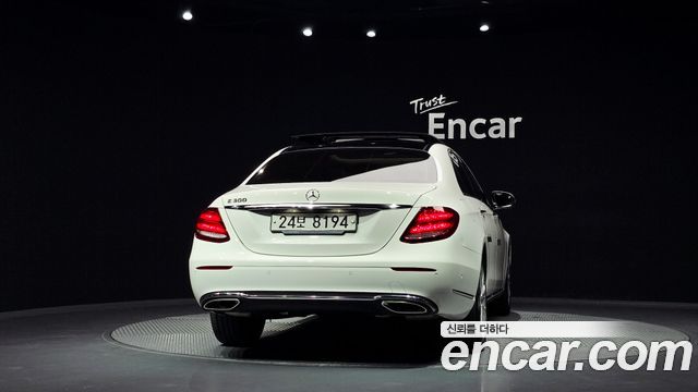 Mercedes-Benz E-Class 2019 — photo 4