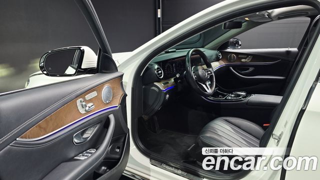 Mercedes-Benz E-Class 2019 — photo 10