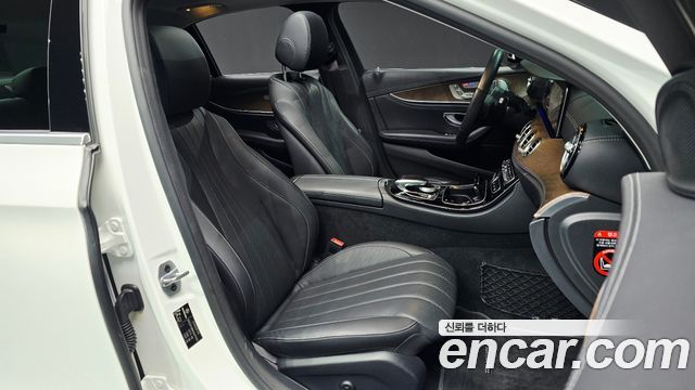Mercedes-Benz E-Class 2019 — photo 13