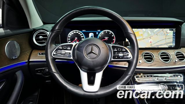 Mercedes-Benz E-Class 2019 — photo 14