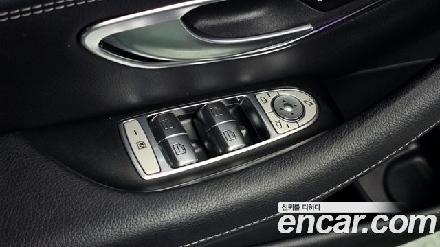 Mercedes-Benz E-Class 2019 — photo 16