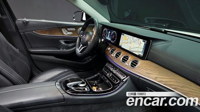 Mercedes-Benz E-Class 2019 — photo 20