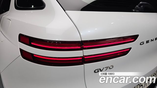 Genesis GV70 2021 — photo 9