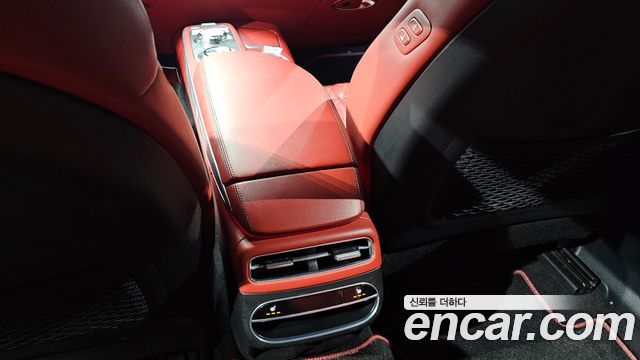 Genesis GV70 2021 — photo 36
