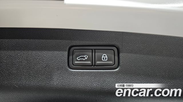 Genesis GV70 2021 — photo 37