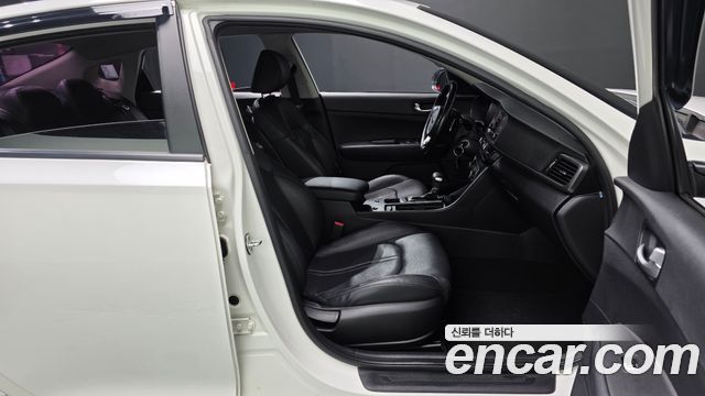 Kia K5 2016 — photo 11