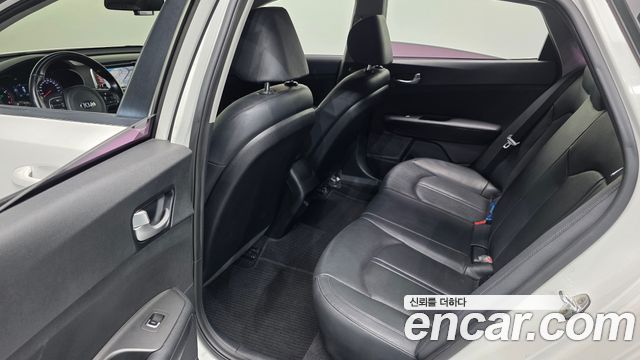 Kia K5 2016 — photo 12