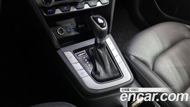 Hyundai AVANTE 2020 — photo 12