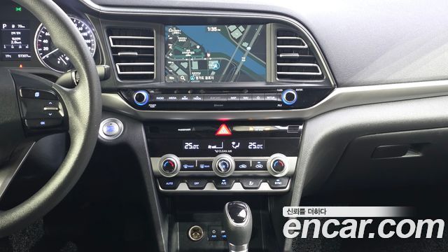 Hyundai AVANTE 2020 — photo 19