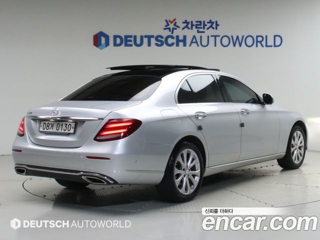 Mercedes-Benz E-Class 2017 — photo 2