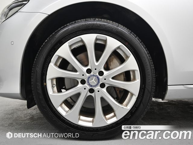 Mercedes-Benz E-Class 2017 — photo 5