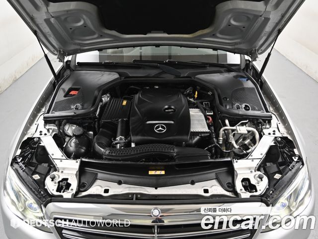Mercedes-Benz E-Class 2017 — photo 6