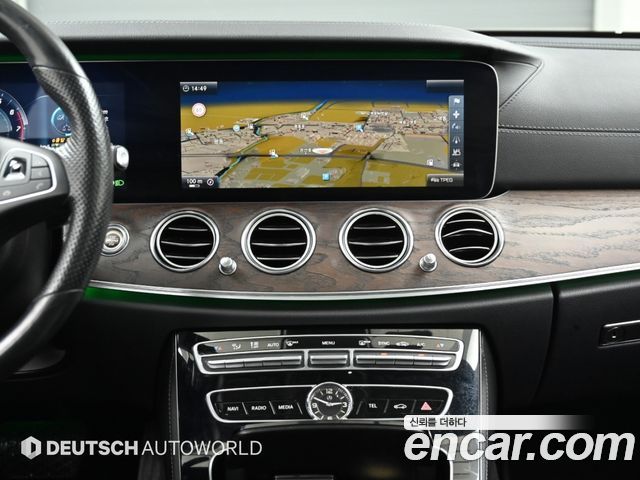 Mercedes-Benz E-Class 2017 — photo 14